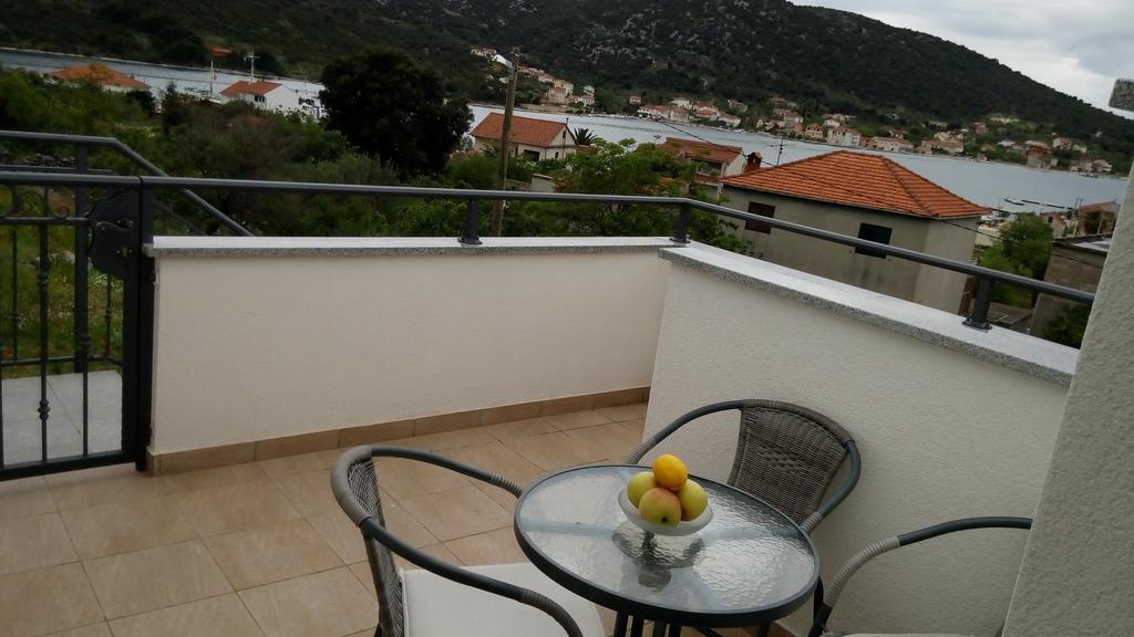 Apartment Villa Octopus Vinišće Eksteriør billede